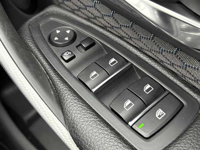 ＢＭＷ ３２０ｉ xDrive Mスポーツ 石川県 2018(平30)年 3.4万km 白 ４WD/純正メモリナビ/〈BT／AM／FM／DVD〉/バックカメラ/パワーシート〈前席〉/シートメモリー/ステアリングスイッチ/パドルシフト/パワーバックドア/クルーズコントロール/アイドリングストップ/LEDヘッドライト/オートライト/オートマチックハイビーム/ドライブレコーダー/ビルトインETC