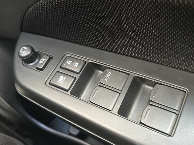 スズキ スイフト スポーツ 埼玉県 2013(平25)年 7.2万km スノーホワイトパール (株)IDOMが運営する【じしゃロン熊谷店】の自社ローン専用車両になりますこちらは現金またはオートローンご利用時の価格です。自社ローンご希望の方は別途その旨お申付け下さい/マニュアル車/禁煙車/社外オーディオ/クルーズコントロール/オートエアコン/ドライブレコーダー（前後）/ETC/オートライト/プッシュスタート/ステアリングスイッチ/フォグランプ/車高調/スマートキー/スペアキー×１