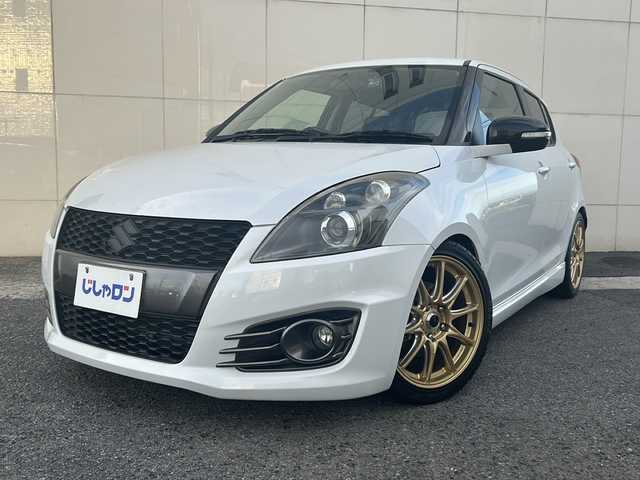 スズキ スイフト スポーツ 埼玉県 2013(平25)年 7.2万km スノーホワイトパール (株)IDOMが運営する【じしゃロン熊谷店】の自社ローン専用車両になりますこちらは現金またはオートローンご利用時の価格です。自社ローンご希望の方は別途その旨お申付け下さい/マニュアル車/禁煙車/社外オーディオ/クルーズコントロール/オートエアコン/ドライブレコーダー（前後）/ETC/オートライト/プッシュスタート/ステアリングスイッチ/フォグランプ/車高調/スマートキー/スペアキー×１
