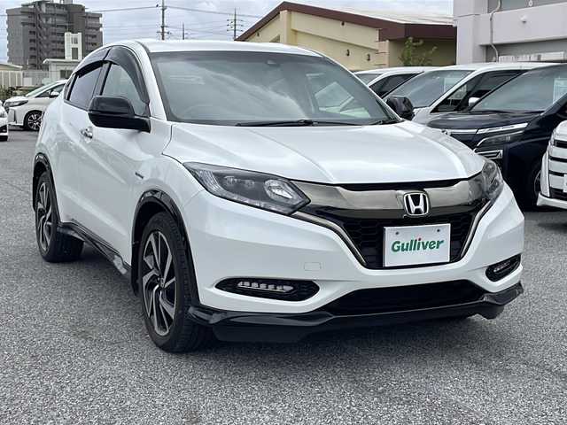 ホンダ ヴェゼル ハイブリッド 沖縄県 2016(平28)年 9.2万km ホワイトオーキッドパール 純正８インチナビ/（ＡＭ／ＦＭ／ＣＤ／ＤＶＤ／ＢＴ）　/バックカメラ　フルセグＴＶ　/衝突軽減システム　/純正１８インチＡＷ　/クルーズコントロール　/ＵＳＢ入力端子　/ＥＴＣ　/ＬＥＤヘッドライト　/スマートキー/プッシュスタート/純正フロアマット/オートライト/レーンキープアシスト
