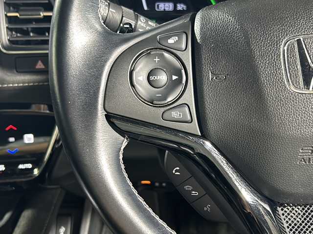 ホンダ ヴェゼル ハイブリッド RS ホンダセンシング 沖縄県 2016(平28)年 9.2万km ホワイトオーキッドパール 禁煙車/純正8インチナビ/【CD/DVD/フルセグTV/BT】/バックカメラ/ETC/ステアリングリモコン/レーダークルーズコントロール/パドルシフト/ハーフレザー/衝突被害軽減ブレーキ/レーンキープアシスト/横滑り防止装置/１８インチ純正アルミ/LEDヘッドライト/オートライト/スマートキー