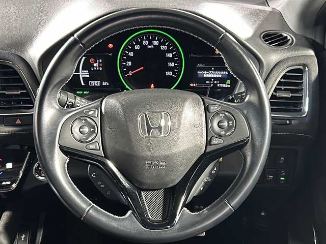 ホンダ ヴェゼル ハイブリッド RS ホンダセンシング 沖縄県 2016(平28)年 9.2万km ホワイトオーキッドパール 禁煙車/純正8インチナビ/【CD/DVD/フルセグTV/BT】/バックカメラ/ETC/ステアリングリモコン/レーダークルーズコントロール/パドルシフト/ハーフレザー/衝突被害軽減ブレーキ/レーンキープアシスト/横滑り防止装置/１８インチ純正アルミ/LEDヘッドライト/オートライト/スマートキー