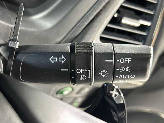 ホンダ ヴェゼル ハイブリッド RS ホンダセンシング 沖縄県 2016(平28)年 9.2万km ホワイトオーキッドパール 禁煙車/純正8インチナビ/【CD/DVD/フルセグTV/BT】/バックカメラ/ETC/ステアリングリモコン/レーダークルーズコントロール/パドルシフト/ハーフレザー/衝突被害軽減ブレーキ/レーンキープアシスト/横滑り防止装置/１８インチ純正アルミ/LEDヘッドライト/オートライト/スマートキー