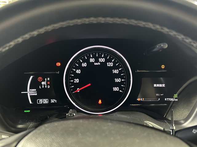 ホンダ ヴェゼル ハイブリッド RS ホンダセンシング 沖縄県 2016(平28)年 9.2万km ホワイトオーキッドパール 禁煙車/純正8インチナビ/【CD/DVD/フルセグTV/BT】/バックカメラ/ETC/ステアリングリモコン/レーダークルーズコントロール/パドルシフト/ハーフレザー/衝突被害軽減ブレーキ/レーンキープアシスト/横滑り防止装置/１８インチ純正アルミ/LEDヘッドライト/オートライト/スマートキー