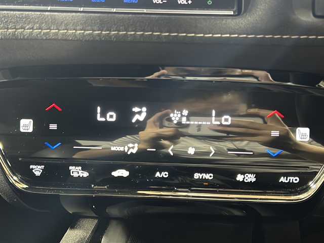 ホンダ ヴェゼル ハイブリッド RS ホンダセンシング 沖縄県 2016(平28)年 9.2万km ホワイトオーキッドパール 禁煙車/純正8インチナビ/【CD/DVD/フルセグTV/BT】/バックカメラ/ETC/ステアリングリモコン/レーダークルーズコントロール/パドルシフト/ハーフレザー/衝突被害軽減ブレーキ/レーンキープアシスト/横滑り防止装置/１８インチ純正アルミ/LEDヘッドライト/オートライト/スマートキー