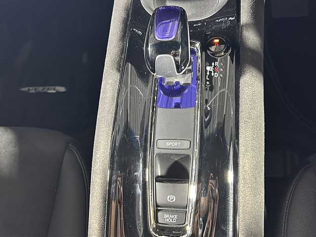 ホンダ ヴェゼル ハイブリッド RS ホンダセンシング 沖縄県 2016(平28)年 9.2万km ホワイトオーキッドパール 禁煙車/純正8インチナビ/【CD/DVD/フルセグTV/BT】/バックカメラ/ETC/ステアリングリモコン/レーダークルーズコントロール/パドルシフト/ハーフレザー/衝突被害軽減ブレーキ/レーンキープアシスト/横滑り防止装置/１８インチ純正アルミ/LEDヘッドライト/オートライト/スマートキー