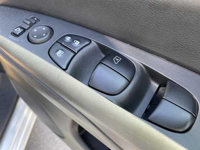 日産 セレナ e－パワー ハイウェイスター V 石川県 2020(令2)年 7.1万km ブリリアントホワイトパール 純正10型ナビ/フルセグTV/アラウンドビューモニター/LEDヘッドライト/ETC/インテリキー/プッシュスタート/両側パワースライドドア/エマージェンシーブレーキ/純正アルミホイール/オートライト/クリアランスソナー