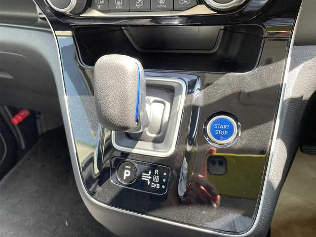 日産 セレナ e－パワー ハイウェイスター V 石川県 2020(令2)年 7.1万km ブリリアントホワイトパール 純正10型ナビ/フルセグTV/アラウンドビューモニター/LEDヘッドライト/ETC/インテリキー/プッシュスタート/両側パワースライドドア/エマージェンシーブレーキ/純正アルミホイール/オートライト/クリアランスソナー