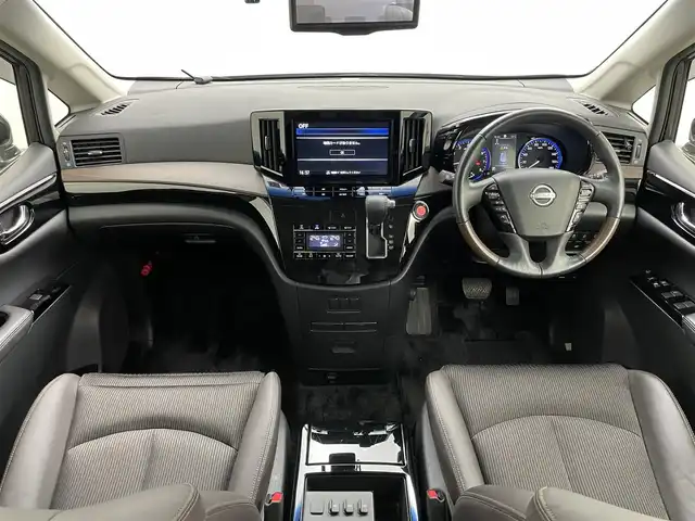 日産 エルグランド 250HWS S アーバンクロム 岡山県 2022(令4)年 2.3万km 黒 サンルーフ /純正10インチナビ　MM522D-L/地デジ/BT/CD/DVD/Blu-ray/純正11インチフリップダウンモニター/アラウンドビューモニター/エマージェンシーブレーキ/レーダークルーズコントロール/ハーフレザーシート /BSM/両側パワースライドドア/デジタルインナーミラー/ビルトインETC/純正ドラレコ /電動リアゲート/オットマン/純正フロアマット/レーンアシスト/LEDヘッドライト/オートハイビーム/プッシュスタート /スマートキー/新車保証書
