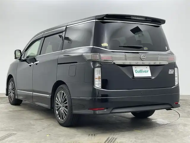 日産 エルグランド 250HWS S アーバンクロム 岡山県 2022(令4)年 2.3万km 黒 サンルーフ /純正10インチナビ　MM522D-L/地デジ/BT/CD/DVD/Blu-ray/純正11インチフリップダウンモニター/アラウンドビューモニター/エマージェンシーブレーキ/レーダークルーズコントロール/ハーフレザーシート /BSM/両側パワースライドドア/デジタルインナーミラー/ビルトインETC/純正ドラレコ /電動リアゲート/オットマン/純正フロアマット/レーンアシスト/LEDヘッドライト/オートハイビーム/プッシュスタート /スマートキー/新車保証書