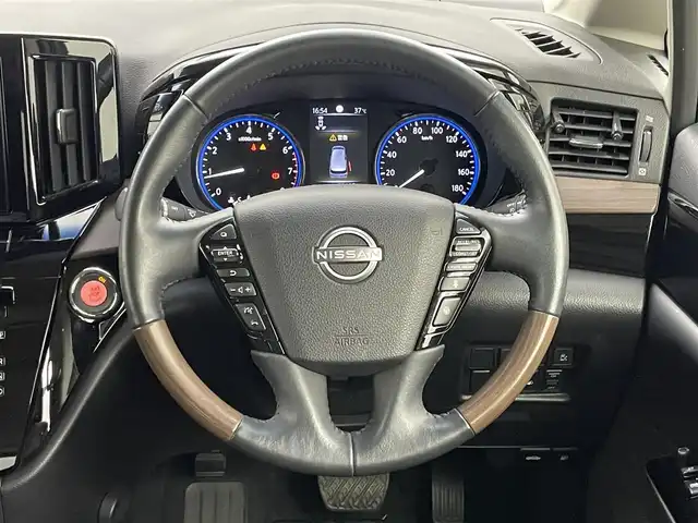 日産 エルグランド 250HWS S アーバンクロム 岡山県 2022(令4)年 2.3万km 黒 サンルーフ /純正10インチナビ　MM522D-L/地デジ/BT/CD/DVD/Blu-ray/純正11インチフリップダウンモニター/アラウンドビューモニター/エマージェンシーブレーキ/レーダークルーズコントロール/ハーフレザーシート /BSM/両側パワースライドドア/デジタルインナーミラー/ビルトインETC/純正ドラレコ /電動リアゲート/オットマン/純正フロアマット/レーンアシスト/LEDヘッドライト/オートハイビーム/プッシュスタート /スマートキー/新車保証書