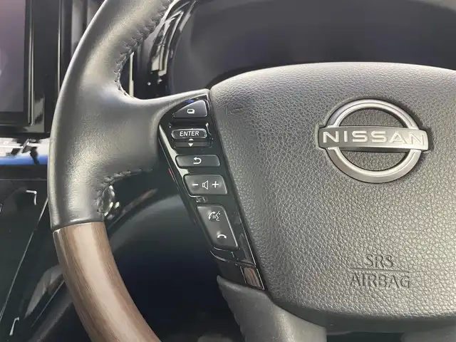 日産 エルグランド 250HWS S アーバンクロム 岡山県 2022(令4)年 2.3万km 黒 サンルーフ /純正10インチナビ　MM522D-L/地デジ/BT/CD/DVD/Blu-ray/純正11インチフリップダウンモニター/アラウンドビューモニター/エマージェンシーブレーキ/レーダークルーズコントロール/ハーフレザーシート /BSM/両側パワースライドドア/デジタルインナーミラー/ビルトインETC/純正ドラレコ /電動リアゲート/オットマン/純正フロアマット/レーンアシスト/LEDヘッドライト/オートハイビーム/プッシュスタート /スマートキー/新車保証書