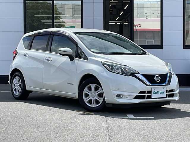 日産 ノート e－パワー X 山口県 2016(平28)年 9.9万km ブリリアントホワイトパール 純正SDナビ　【MM316D-W】/・DVD再生機能有/・フルセグテレビ/・アラウンドビューモニター/・Bluetooth接続/ETC/衝突被害軽減ブレーキ/横滑り防止装置/レーンキープアシスト/コーナーセンサー/純正フロアマット/スマートキー/プッシュスタート/スペアキー1本/ドアバイザー/ウィンカーミラー/保証書