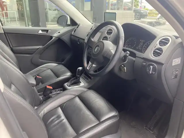 フォルクスワーゲン ティグアン ライストン 和歌山県 2011(平23)年 5.5万km 白 社外ナビ/バックカメラ/ETC/Ｄ席パワーシート/前席ヒーター/クルコン/電格ミラー