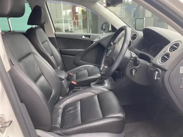 フォルクスワーゲン ティグアン ライストン 和歌山県 2011(平23)年 5.5万km 白 社外ナビ/バックカメラ/ETC/Ｄ席パワーシート/前席ヒーター/クルコン/電格ミラー