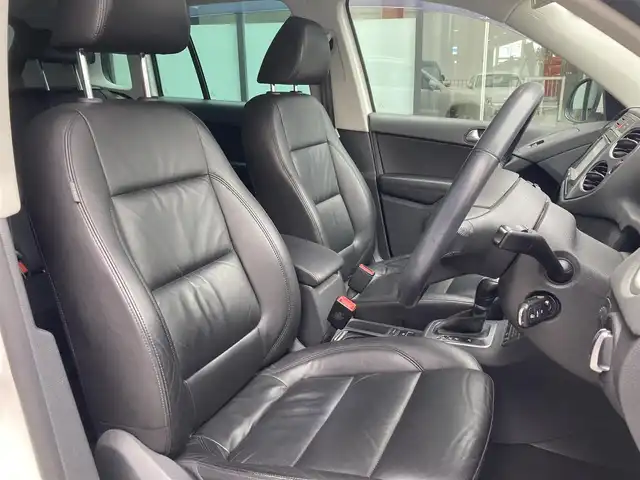 フォルクスワーゲン ティグアン ライストン 和歌山県 2011(平23)年 5.5万km 白 社外ナビ/バックカメラ/ETC/Ｄ席パワーシート/前席ヒーター/クルコン/電格ミラー