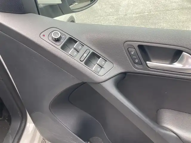 フォルクスワーゲン ティグアン ライストン 和歌山県 2011(平23)年 5.5万km 白 社外ナビ/バックカメラ/ETC/Ｄ席パワーシート/前席ヒーター/クルコン/電格ミラー