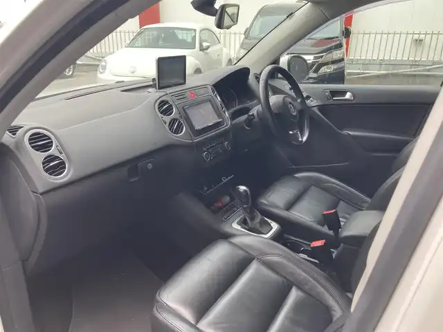 フォルクスワーゲン ティグアン ライストン 和歌山県 2011(平23)年 5.5万km 白 社外ナビ/バックカメラ/ETC/Ｄ席パワーシート/前席ヒーター/クルコン/電格ミラー