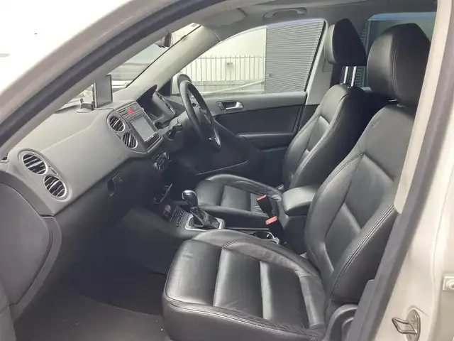 フォルクスワーゲン ティグアン ライストン 和歌山県 2011(平23)年 5.5万km 白 社外ナビ/バックカメラ/ETC/Ｄ席パワーシート/前席ヒーター/クルコン/電格ミラー