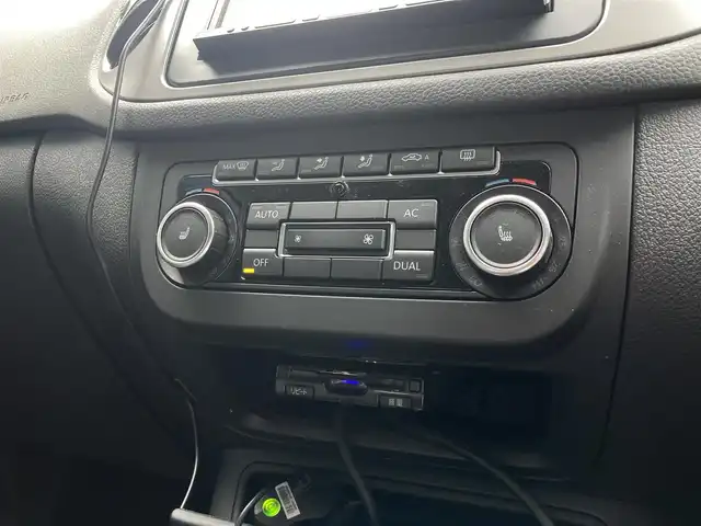 フォルクスワーゲン ティグアン ライストン 和歌山県 2011(平23)年 5.5万km 白 社外ナビ/バックカメラ/ETC/Ｄ席パワーシート/前席ヒーター/クルコン/電格ミラー