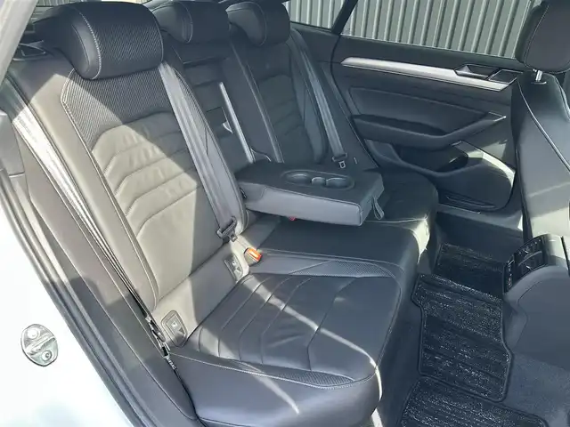 フォルクスワーゲン アルテオン TSI 4モーション Rラインアドバンス 福島県 2019(平31)年 5.6万km オリックスホワイトパールエフェクト ワンオーナー/４WD/純正ナビ(CD/DVD/BT/SD/AUX/USB)/フルセグTV/バック　360°カメラ/ETC2.0/黒ハーフレザーシート/シートヒーター/パワーシート/パワーバックドア/前後ドライブレコーダー/ステアリングスイッチ/アダプティブクルーズコントロール/純正20AW/純正フロアマット/保証書/取扱説明書/スペアキー