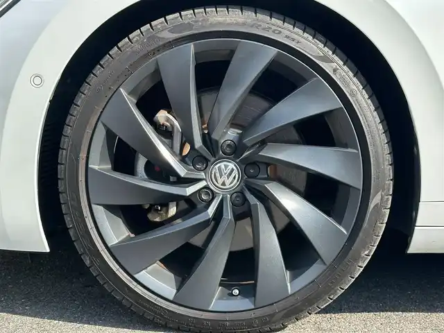 フォルクスワーゲン アルテオン TSI 4モーション Rラインアドバンス 福島県 2019(平31)年 5.6万km オリックスホワイトパールエフェクト ワンオーナー/４WD/純正ナビ(CD/DVD/BT/SD/AUX/USB)/フルセグTV/バック　360°カメラ/ETC2.0/黒ハーフレザーシート/シートヒーター/パワーシート/パワーバックドア/前後ドライブレコーダー/ステアリングスイッチ/アダプティブクルーズコントロール/純正20AW/純正フロアマット/保証書/取扱説明書/スペアキー