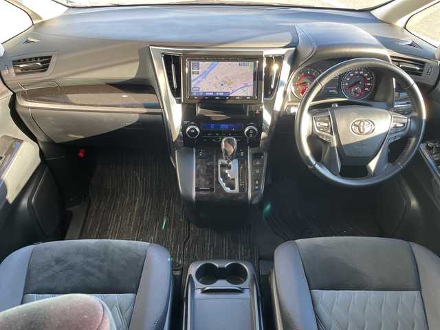 トヨタ アルファード S 愛知県 2019(平31)年 4.7万km ホワイトパールクリスタルシャイン 純正9型ナビ/フリップダウンモニター/両側パワースライドドア/レーダークルーズコントロール/バックカメラ/コーナーセンサー/純正アルミホイール/ブラインドスポットモニター/LEDヘッドライト/インテリジェントミラー/オートマチックハイビーム/ETC/衝突軽減システム/フルセグ/CD DVD/Bluetooth/ステアリングスイッチ/スマートキー/プッシュスタート