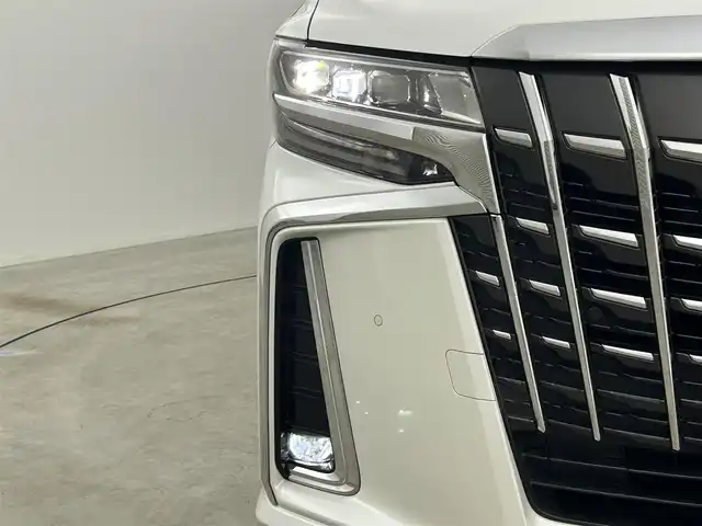 トヨタ アルファード S Cパッケージ 岡山県 2022(令4)年 3.2万km ホワイトパールクリスタルシャイン 純正9インチメモリナビ/（CD/DVD/BT/USB/AppleCarplay/AndroidAuto/フルセグ/テレビキャンセラー）/バックカメラ/純正12.1インチフリップダウンモニター(V12T-R68C)/純正ビルトインETC2.0/100V充電/プリクラッシュセーフティ/クリアランスソナー/レーントレーシングアシスト/リアクロストラフィックアラート/ロードサインアシスト/ブラインドスポットモニター/デジタルインナーミラー/前後ドライブレコーダー/両側パワースライドドア/電動格納ウィンカーミラー/ドアバイザー/ロールサンシェード/LEDヘッドライト/オートマチックハイビーム/フロントフォグランプ/純正18インチアルミホイール/革シート/運転席メモリ付きパワーシート/シートヒーター/シートベンチレーション/パワーバックドア/エンジンスターター