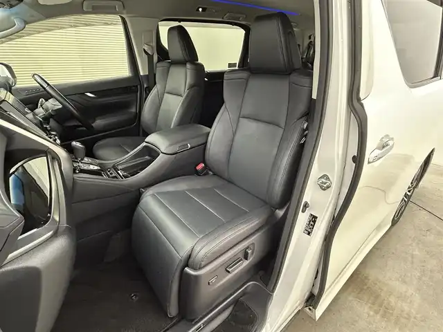 トヨタ アルファード S Cパッケージ 岡山県 2022(令4)年 3.2万km ホワイトパールクリスタルシャイン 純正9インチメモリナビ/（CD/DVD/BT/USB/AppleCarplay/AndroidAuto/フルセグ/テレビキャンセラー）/バックカメラ/純正12.1インチフリップダウンモニター(V12T-R68C)/純正ビルトインETC2.0/100V充電/プリクラッシュセーフティ/クリアランスソナー/レーントレーシングアシスト/リアクロストラフィックアラート/ロードサインアシスト/ブラインドスポットモニター/デジタルインナーミラー/前後ドライブレコーダー/両側パワースライドドア/電動格納ウィンカーミラー/ドアバイザー/ロールサンシェード/LEDヘッドライト/オートマチックハイビーム/フロントフォグランプ/純正18インチアルミホイール/革シート/運転席メモリ付きパワーシート/シートヒーター/シートベンチレーション/パワーバックドア/エンジンスターター