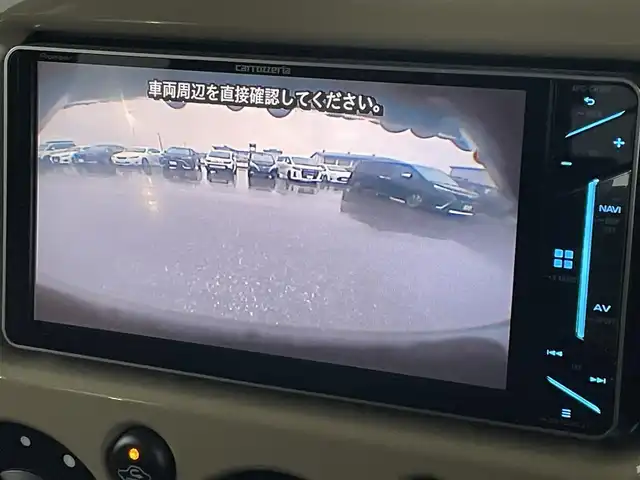 トヨタ ＦＪクルーザー カラーパッケージ 滋賀県 2016(平28)年 8.1万km ベージュ/ホワイト 社外SDナビ/・フルセグTV/FM/AM/Bluetooth/・CD/DVD/SD/USB/HDMI/バックカメラ/ETC/革巻きステアリング/サイドステップ/背面スペアタイヤ/マッドガード/クリアランスソナー/クルーズコントロール/横滑り防止装置/RRデフロック/リモコンキー/スペアキー/純正フロアマット