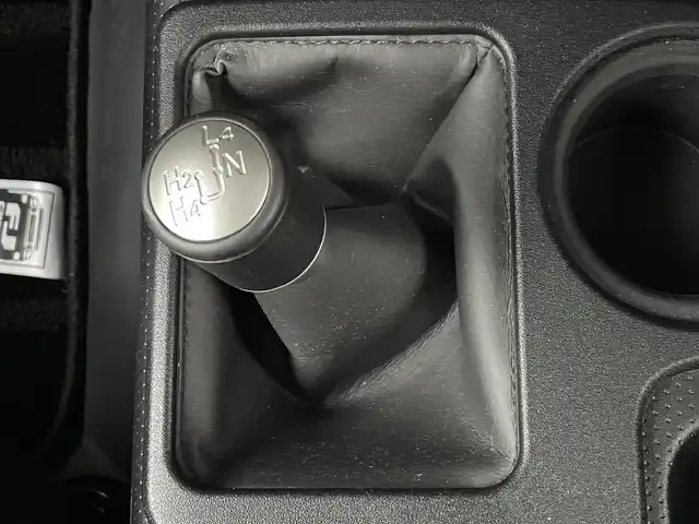 トヨタ ＦＪクルーザー カラーパッケージ 滋賀県 2016(平28)年 8.1万km ベージュ/ホワイト 社外SDナビ/・フルセグTV/FM/AM/Bluetooth/・CD/DVD/SD/USB/HDMI/バックカメラ/ETC/革巻きステアリング/サイドステップ/背面スペアタイヤ/マッドガード/クリアランスソナー/クルーズコントロール/横滑り防止装置/RRデフロック/リモコンキー/スペアキー/純正フロアマット