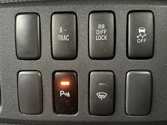 トヨタ ＦＪクルーザー カラーパッケージ 滋賀県 2016(平28)年 8.1万km ベージュ/ホワイト 社外SDナビ/・フルセグTV/FM/AM/Bluetooth/・CD/DVD/SD/USB/HDMI/バックカメラ/ETC/革巻きステアリング/サイドステップ/背面スペアタイヤ/マッドガード/クリアランスソナー/クルーズコントロール/横滑り防止装置/RRデフロック/リモコンキー/スペアキー/純正フロアマット