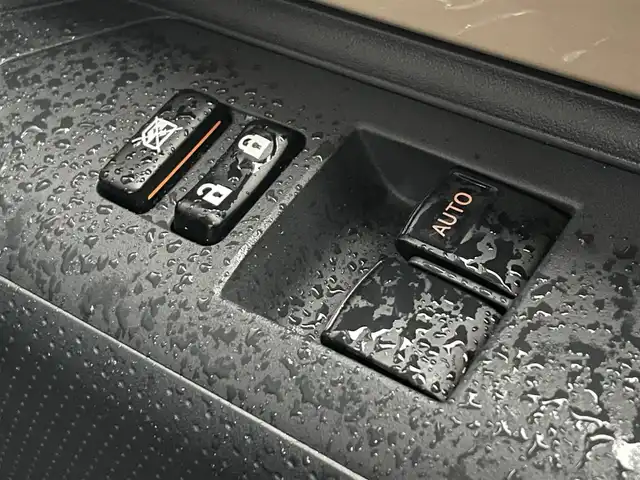 トヨタ ＦＪクルーザー カラーパッケージ 滋賀県 2016(平28)年 8.1万km ベージュ/ホワイト 社外SDナビ/・フルセグTV/FM/AM/Bluetooth/・CD/DVD/SD/USB/HDMI/バックカメラ/ETC/革巻きステアリング/サイドステップ/背面スペアタイヤ/マッドガード/クリアランスソナー/クルーズコントロール/横滑り防止装置/RRデフロック/リモコンキー/スペアキー/純正フロアマット