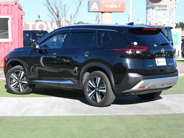 日産 エクストレイル G e－4ORCE 千葉県 2023(令5)年 2.4万km ダイヤモンドブラック エマージェンシーブレーキ/プロパイロット/インテリジェントクルーズコントロール/インテリジェントルームミラー/ヘッドアップディスプレイ/純正コネクトナビ/地デジTV/【Bluetooth接続】/アラウンドビューモニター/ドライブレコーダー（前後撮影）/前席パワーシート/シートヒーター/革巻きステアリング/ステアリングスイッチ/ETC/LEDヘッドライト/フォグライト/ウインカーミラー/コーナーセンサー/純正19インチアルミホイル/サイド/カーテンエアバッグ/インテリジェントキー