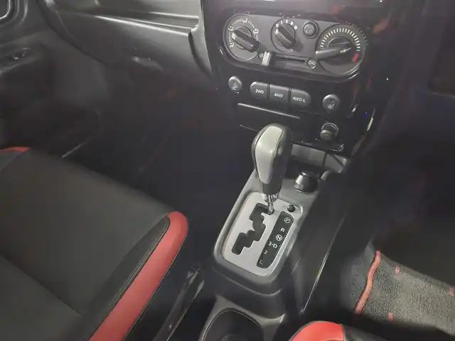 スズキ ジムニー クロスアドベンチャー 福岡県 2012(平24)年 7.5万km パールホワイト クラリオンナビ/フルセグTV/ETC/IC付ターボ/革巻きステアリング/合皮シート/前席シートヒーター/純正16インチアルミホイール/リモコンキー/禁煙車