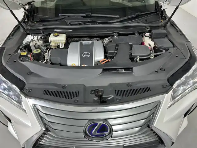 レクサス ＲＸ 450hL 佐賀県 2018(平30)年 3.6万km ソニッククォーツ ワンオーナー/純正12.3インチナビ/フルセグTV/CD/DVD/Bluetooth/全方位カメラ/サンルーフ/衝突被害軽減システム/レーダークルーズコントロール/レーンアシスト/ブラインドスポットモニター/先行車発進告知機能/ヘッドアップディスプレイ/クリアランスソナー/オートライト/オートマチックハイビーム/3眼LEDヘッドライト/LEDフォグライト/電子パーキング/ブレーキホールド/横滑り防止装置/ビルトインETC2.0/パワーバックドア/電動格納サードシート/運転席・助手席パワーシート/運転席・助手席シートヒーター/運転席・助手席エアシート/レザーシート/ステアリングヒーター/ISOFIX対応シート/純正フロアマット/純正20インチアルミホイール