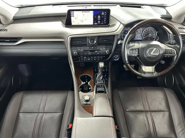 レクサス ＲＸ 450hL 佐賀県 2018(平30)年 3.6万km ソニッククォーツ ワンオーナー/純正12.3インチナビ/フルセグTV/CD/DVD/Bluetooth/全方位カメラ/サンルーフ/衝突被害軽減システム/レーダークルーズコントロール/レーンアシスト/ブラインドスポットモニター/先行車発進告知機能/ヘッドアップディスプレイ/クリアランスソナー/オートライト/オートマチックハイビーム/3眼LEDヘッドライト/LEDフォグライト/電子パーキング/ブレーキホールド/横滑り防止装置/ビルトインETC2.0/パワーバックドア/電動格納サードシート/運転席・助手席パワーシート/運転席・助手席シートヒーター/運転席・助手席エアシート/レザーシート/ステアリングヒーター/ISOFIX対応シート/純正フロアマット/純正20インチアルミホイール