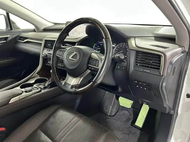 レクサス ＲＸ 450hL 佐賀県 2018(平30)年 3.6万km ソニッククォーツ ワンオーナー/純正12.3インチナビ/フルセグTV/CD/DVD/Bluetooth/全方位カメラ/サンルーフ/衝突被害軽減システム/レーダークルーズコントロール/レーンアシスト/ブラインドスポットモニター/先行車発進告知機能/ヘッドアップディスプレイ/クリアランスソナー/オートライト/オートマチックハイビーム/3眼LEDヘッドライト/LEDフォグライト/電子パーキング/ブレーキホールド/横滑り防止装置/ビルトインETC2.0/パワーバックドア/電動格納サードシート/運転席・助手席パワーシート/運転席・助手席シートヒーター/運転席・助手席エアシート/レザーシート/ステアリングヒーター/ISOFIX対応シート/純正フロアマット/純正20インチアルミホイール