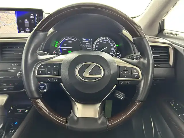 レクサス ＲＸ 450hL 佐賀県 2018(平30)年 3.6万km ソニッククォーツ ワンオーナー/純正12.3インチナビ/フルセグTV/CD/DVD/Bluetooth/全方位カメラ/サンルーフ/衝突被害軽減システム/レーダークルーズコントロール/レーンアシスト/ブラインドスポットモニター/先行車発進告知機能/ヘッドアップディスプレイ/クリアランスソナー/オートライト/オートマチックハイビーム/3眼LEDヘッドライト/LEDフォグライト/電子パーキング/ブレーキホールド/横滑り防止装置/ビルトインETC2.0/パワーバックドア/電動格納サードシート/運転席・助手席パワーシート/運転席・助手席シートヒーター/運転席・助手席エアシート/レザーシート/ステアリングヒーター/ISOFIX対応シート/純正フロアマット/純正20インチアルミホイール