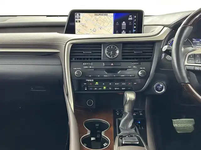 レクサス ＲＸ 450hL 佐賀県 2018(平30)年 3.6万km ソニッククォーツ ワンオーナー/純正12.3インチナビ/フルセグTV/CD/DVD/Bluetooth/全方位カメラ/サンルーフ/衝突被害軽減システム/レーダークルーズコントロール/レーンアシスト/ブラインドスポットモニター/先行車発進告知機能/ヘッドアップディスプレイ/クリアランスソナー/オートライト/オートマチックハイビーム/3眼LEDヘッドライト/LEDフォグライト/電子パーキング/ブレーキホールド/横滑り防止装置/ビルトインETC2.0/パワーバックドア/電動格納サードシート/運転席・助手席パワーシート/運転席・助手席シートヒーター/運転席・助手席エアシート/レザーシート/ステアリングヒーター/ISOFIX対応シート/純正フロアマット/純正20インチアルミホイール