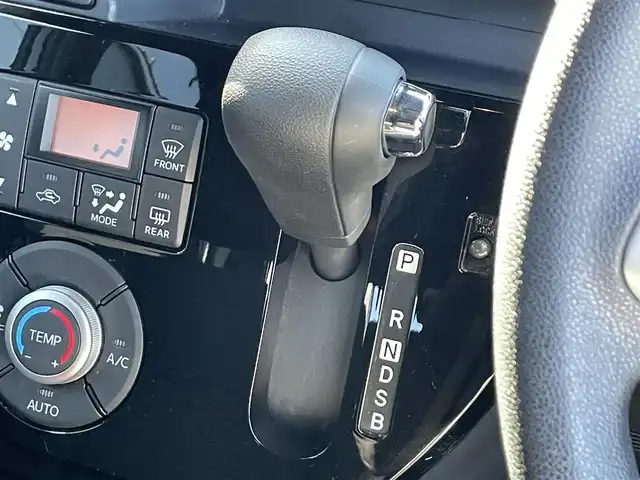 ダイハツ ウェイク L SA Ⅲ 滋賀県 2019(平31)年 6.8万km タングステングレーM 社外7インチナビ/　・Bluetooth・フルセグTV・DVD・CD/両側パワースライドドア/プッシュスタート/前方ドライブレコーダー/リアソナー/スマートキー/ETC/フルフラットシート/純正フロアマット