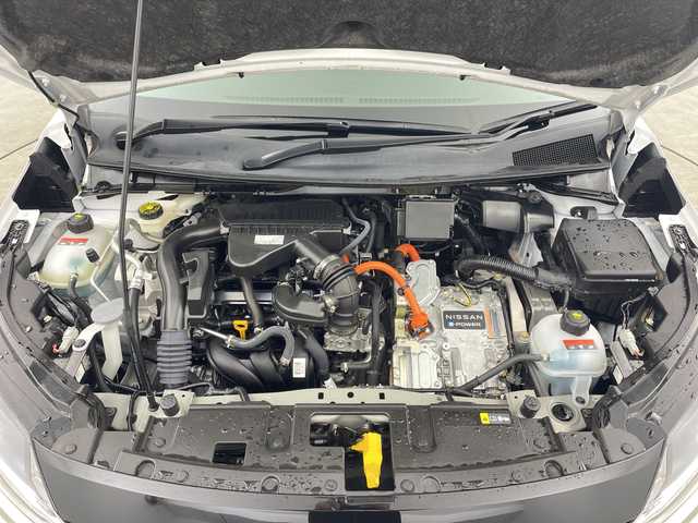 日産 ノート オーテック 三重県 2023(令5)年 2.4万km ピュアホワイトパール / スーパーブラック 2トーン /禁煙車//純正9インチメモリーナビ//エマージェンシーブレーキ//ETC2.0//衝突軽減ブレーキ//レーンキープアシスト//オートハイビーム//バックカメラ//純正前後ドライブレコーダー//ステアリングスイッチ//オーテック専用シグネイチャーLED//オーテック専用ブルー×ブラックコンビレザレットシート/　「AUTECH」刺繍（ブルーステッチ）//オーテック専用16インチAW//LED//オートライト//フォグ//サイドカーテンエアバッグ