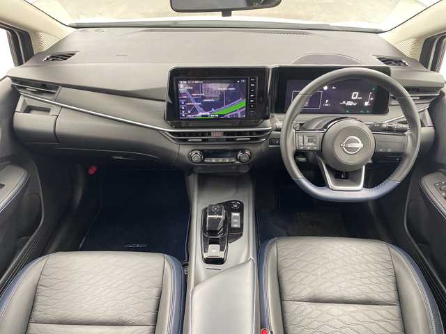 日産 ノート オーテック 三重県 2023(令5)年 2.4万km ピュアホワイトパール / スーパーブラック 2トーン /禁煙車//純正9インチメモリーナビ//エマージェンシーブレーキ//ETC2.0//衝突軽減ブレーキ//レーンキープアシスト//オートハイビーム//バックカメラ//純正前後ドライブレコーダー//ステアリングスイッチ//オーテック専用シグネイチャーLED//オーテック専用ブルー×ブラックコンビレザレットシート/　「AUTECH」刺繍（ブルーステッチ）//オーテック専用16インチAW//LED//オートライト//フォグ//サイドカーテンエアバッグ