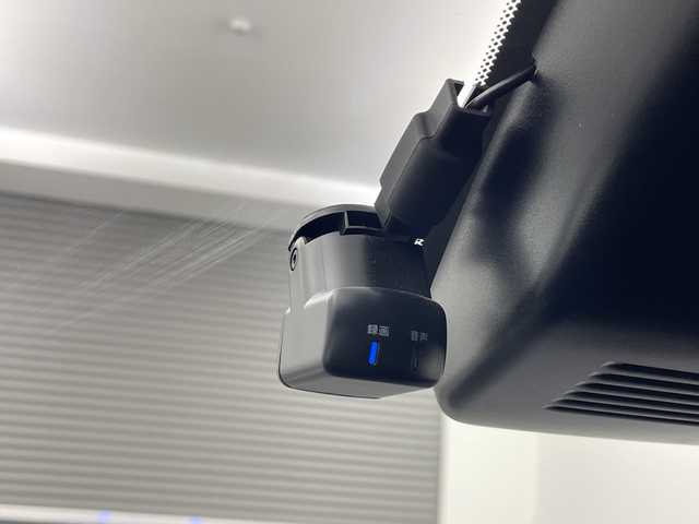 日産 ノート オーテック 三重県 2023(令5)年 2.4万km ピュアホワイトパール / スーパーブラック 2トーン /禁煙車//純正9インチメモリーナビ//エマージェンシーブレーキ//ETC2.0//衝突軽減ブレーキ//レーンキープアシスト//オートハイビーム//バックカメラ//純正前後ドライブレコーダー//ステアリングスイッチ//オーテック専用シグネイチャーLED//オーテック専用ブルー×ブラックコンビレザレットシート/　「AUTECH」刺繍（ブルーステッチ）//オーテック専用16インチAW//LED//オートライト//フォグ//サイドカーテンエアバッグ