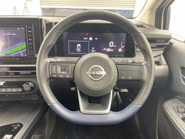 日産 ノート オーテック 三重県 2023(令5)年 2.4万km ピュアホワイトパール / スーパーブラック 2トーン /禁煙車//純正9インチメモリーナビ//エマージェンシーブレーキ//ETC2.0//衝突軽減ブレーキ//レーンキープアシスト//オートハイビーム//バックカメラ//純正前後ドライブレコーダー//ステアリングスイッチ//オーテック専用シグネイチャーLED//オーテック専用ブルー×ブラックコンビレザレットシート/　「AUTECH」刺繍（ブルーステッチ）//オーテック専用16インチAW//LED//オートライト//フォグ//サイドカーテンエアバッグ