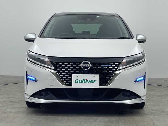 日産 ノート オーテック 三重県 2023(令5)年 2.4万km ピュアホワイトパール / スーパーブラック 2トーン /禁煙車//純正9インチメモリーナビ//エマージェンシーブレーキ//ETC2.0//衝突軽減ブレーキ//レーンキープアシスト//オートハイビーム//バックカメラ//純正前後ドライブレコーダー//ステアリングスイッチ//オーテック専用シグネイチャーLED//オーテック専用ブルー×ブラックコンビレザレットシート/　「AUTECH」刺繍（ブルーステッチ）//オーテック専用16インチAW//LED//オートライト//フォグ//サイドカーテンエアバッグ