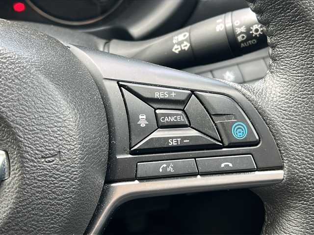 日産 キックス X 佐賀県 2021(令3)年 6.9万km ピュアブラック 社外ナビ(CN-RE07D)/Bluetooth/CD/DVD/USB/全方位カメラ/フルセグTV/社外エアロ(フロント、サイド、リア)/前後ドライブレコーダー/プロパイロット/衝突軽減システム/ブレーキホールド/ルーフレール/オートエアコン/LEDオートライト/デジタルインナーミラー/ETC/布系シート/プッシュスタート/スペアキー/保証書/取扱説明書/点検記録簿(R3/6)