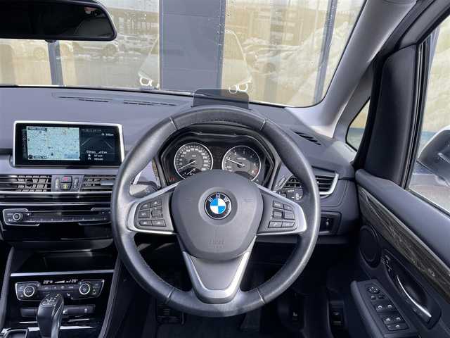 ＢＭＷ ２１８ｄ アクティブツアラー ラグジュアリー 石川県 2015(平27)年 6.6万km 白 コンフォートアクセス/黒革シート/電動メモリシート/シートヒーター/純正ナビ/Bluetooth/CD/DVD/フルセグTV/インナーミラー型ETC/アダプティブクルーズコントロール/電動リアゲート/後方クリアランスソナー/バックカメラ/ヘッドアップディスプレイ/インテリジェントセーフティ/衝突軽減ブレーキ/車線逸脱警告/スマートキー/プッシュスタート/アイドリングストップ