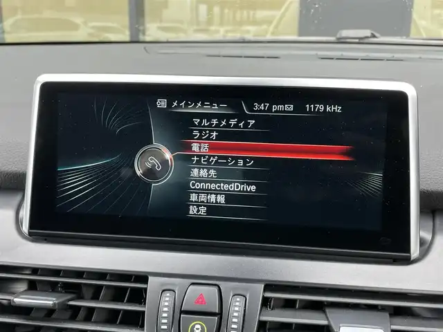 ＢＭＷ ２１８ｄ アクティブツアラー ラグジュアリー 石川県 2015(平27)年 6.6万km 白 コンフォートアクセス/黒革シート/電動メモリシート/シートヒーター/純正ナビ/Bluetooth/CD/DVD/フルセグTV/インナーミラー型ETC/アダプティブクルーズコントロール/電動リアゲート/後方クリアランスソナー/バックカメラ/ヘッドアップディスプレイ/インテリジェントセーフティ/衝突軽減ブレーキ/車線逸脱警告/スマートキー/プッシュスタート/アイドリングストップ