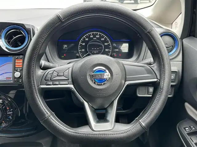 日産 ノート e－パワー X 島根県 2020(令2)年 1.4万km スーパーブラック エマージェンシーブレーキ/純正ナビ/CD/ワンセグTV/アラウンドビューモニター/デジタルインナーミラー/ステアリングスイッチ/ドライブレコーダー/オートライト/オートハイビーム/ETC/スマートキー/スペアキー /プッシュスタート/レーンキープ/取り扱い説明書/保証書